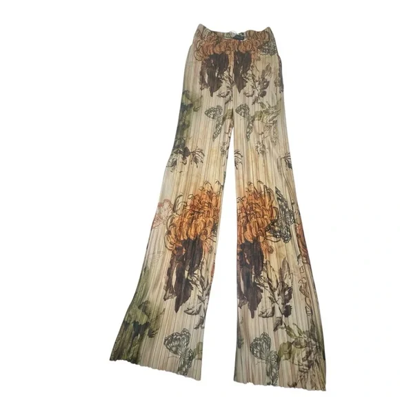 NEW PrettyLittleThing NUDE FLORAL PRINTED PLISSE MID RISE WIDE LEG PANTS 6 - Picture 4 of 13